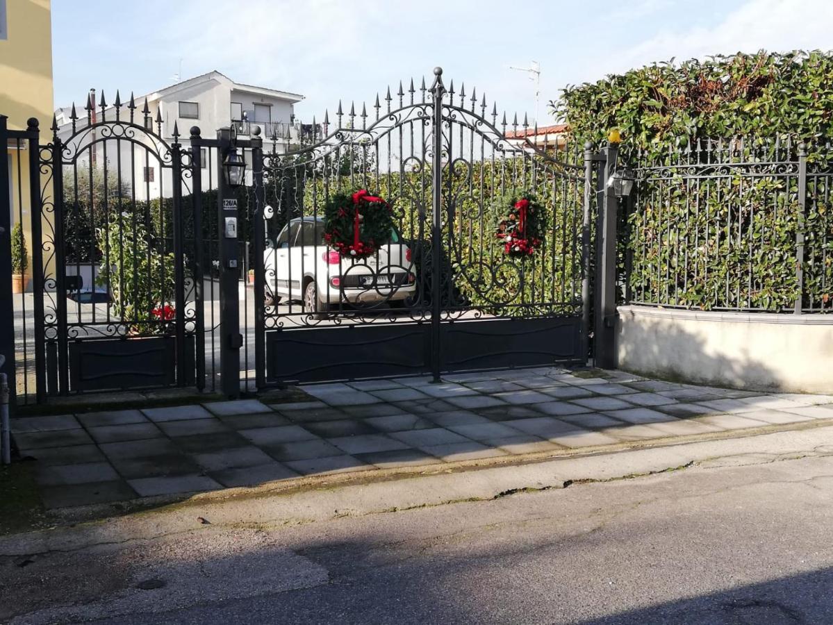 Depandance Con Piscina In Uso In Esclusivo In B&B SantʼAntonio Abate Zewnętrze zdjęcie