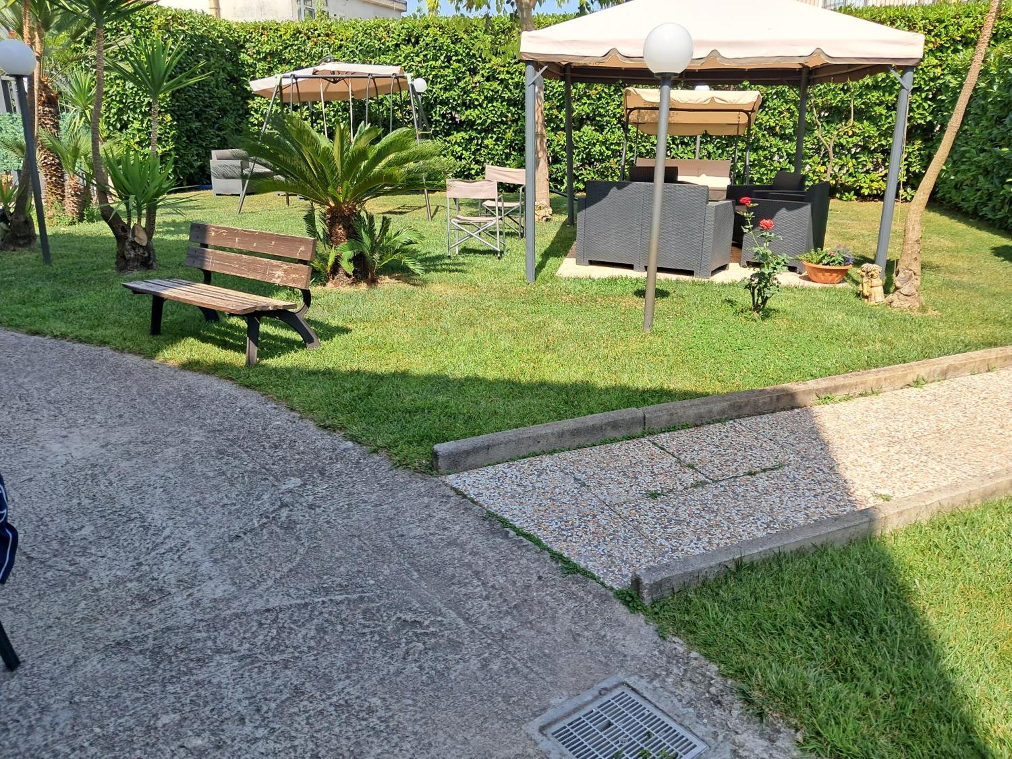 Depandance Con Piscina In Uso In Esclusivo In B&B SantʼAntonio Abate Zewnętrze zdjęcie